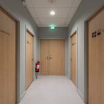 Couloir avec portes isolées
